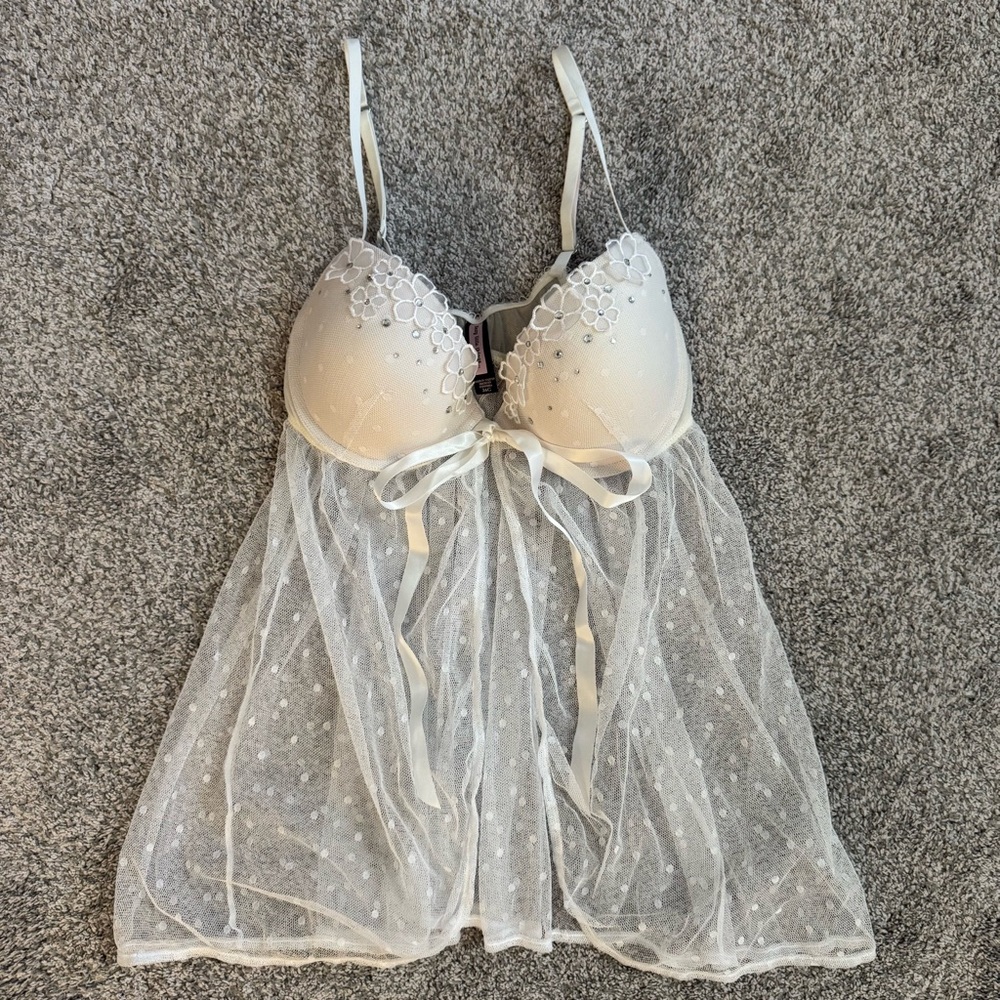 Victoria’s Secret Sexy Little Things Size 36C White Floral Flyaway Babydoll